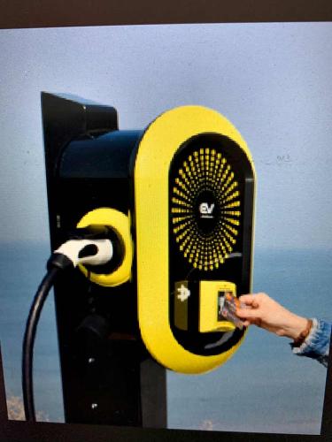 Tyylikkäät EV-Meter sähköauton latausasemat Suomessa myyy EVM Finland Oy Seinäjoella,