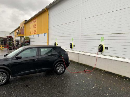 EV Meter-sähköauton latausasemat Seinäjoella tavaratalo Sopurahan pihassa. 