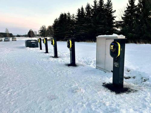 EV Meter-sähköauton latausasemat asennettuna.