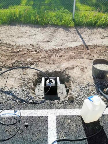 Latausaseman kevyet pohjatyöt käynnissä. 